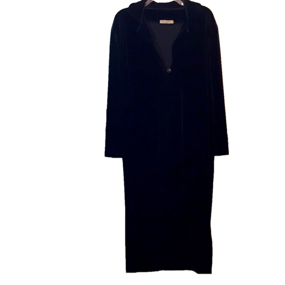 VINTAGE BLACK Velvet Robe  Large, Susan Lawrence, Pit to Pit 23”Preworn